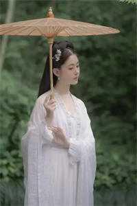 《穿书之误救反派》 作者：芙蓉衣